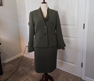 PRESTON & YORK Skirt Suit w/ Halston Shell